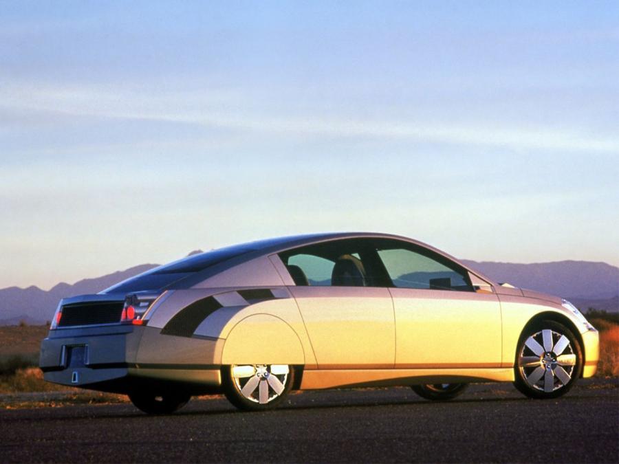  GM Precept Concept 2000 года  (фото 2 из 3)